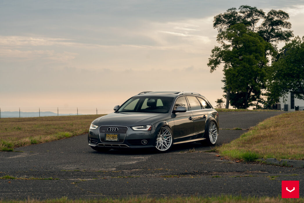 Vossen Custom Built Hybrid Forged HF-7 Wheel