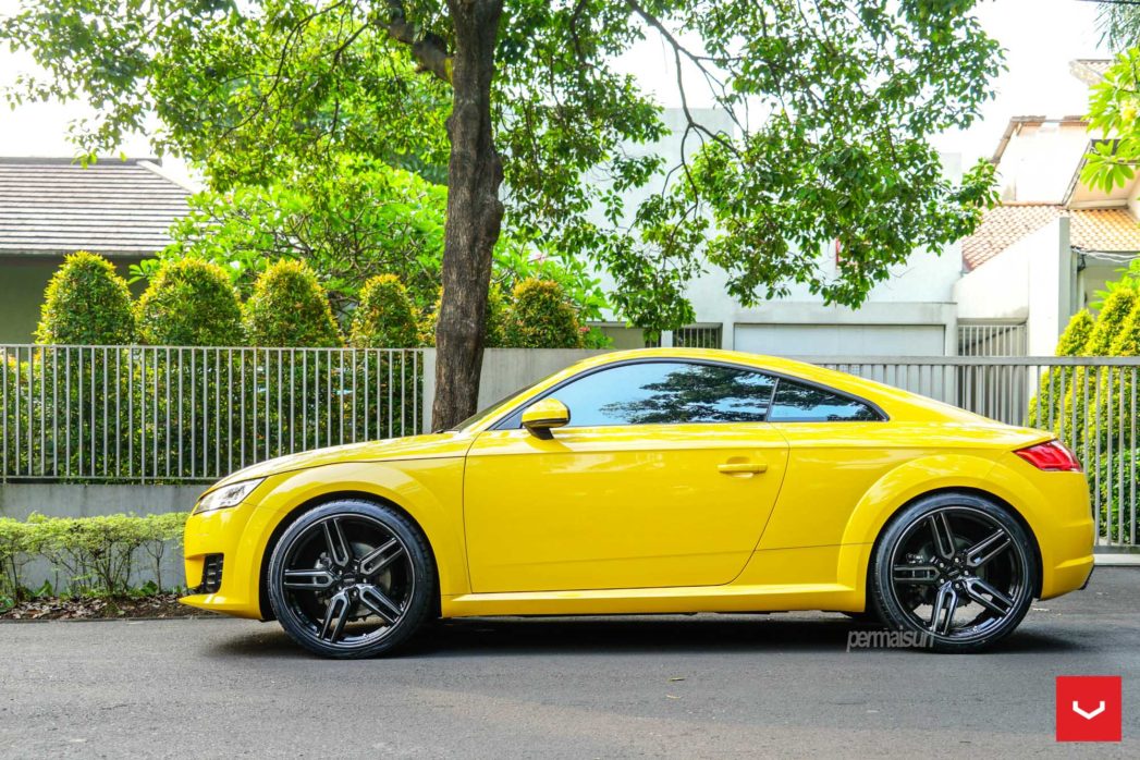 Vossen Custom Built Hybrid Forged HF-1 Wheel