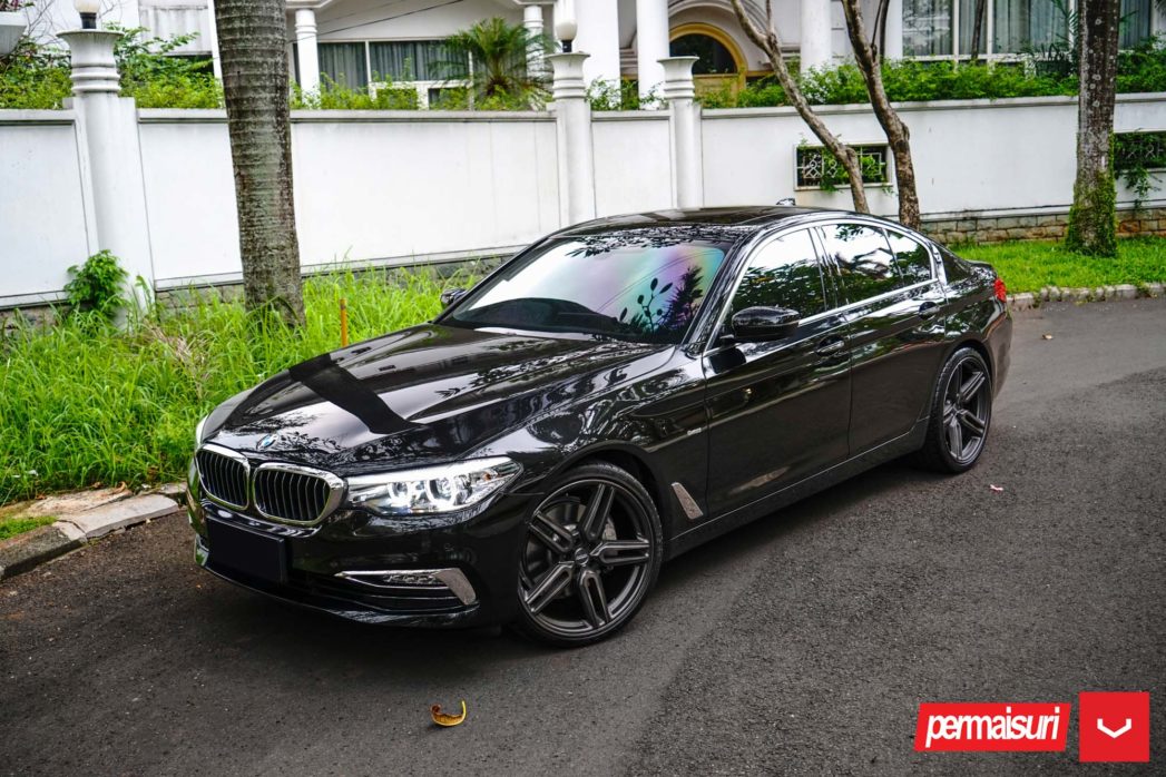 Vossen Custom Built Hybrid Forged HF-1 Wheel