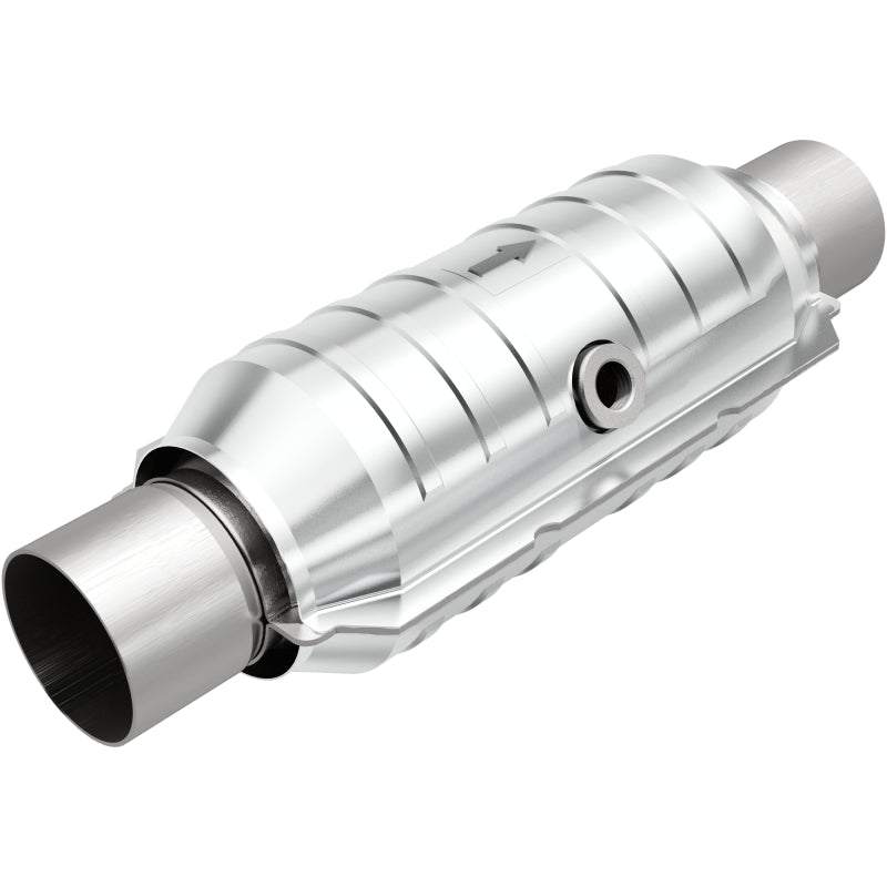Magnaflow Conv Univ 2.5in Inlet/Outlet Center/Center Round 11in Body L x 5.125in W x 15in Overall L