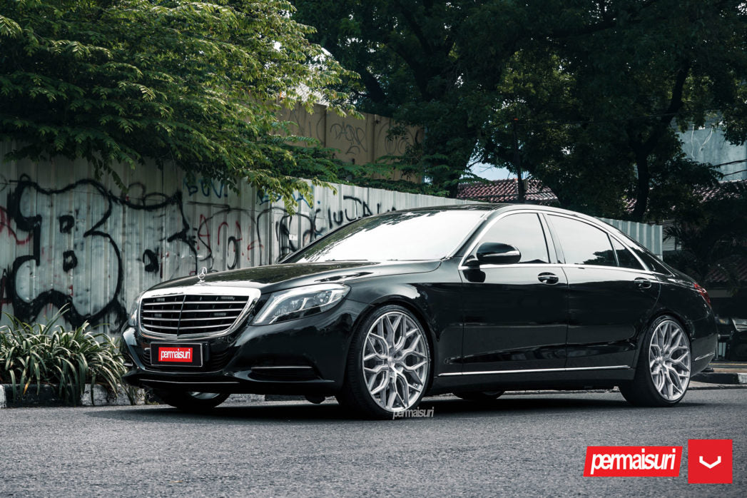 Vossen Custom Built Hybrid Forged HF-2 Wheel