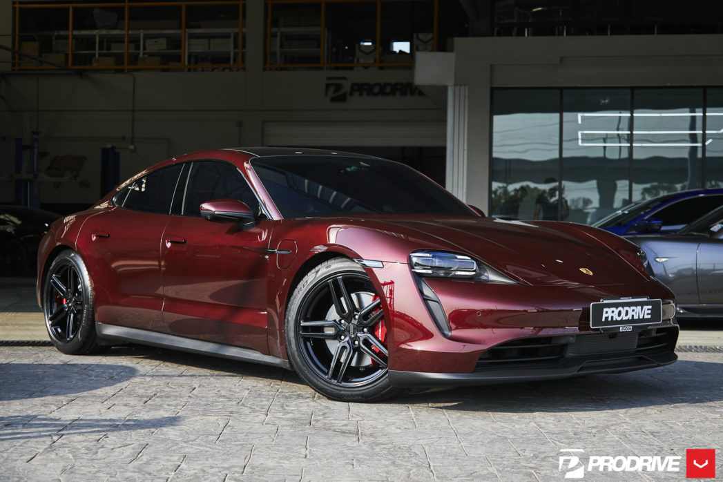 Vossen Custom Built Hybrid Forged HF-1 Wheel