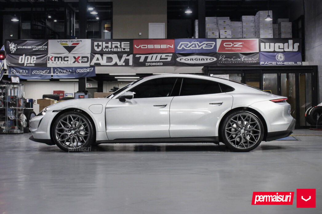 Vossen Custom Built Hybrid Forged HF-2 Wheel