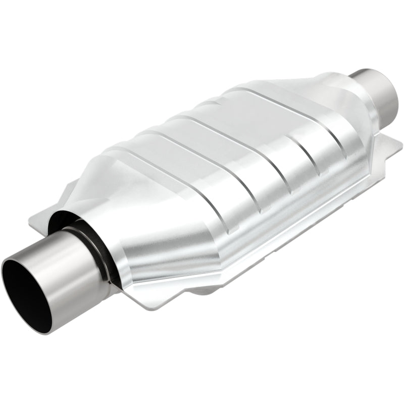 Magnaflow Conv Univ 2.25in Inlet/Outlet Center/Center Oval 12in Body L x 7in W x 16in Overall L