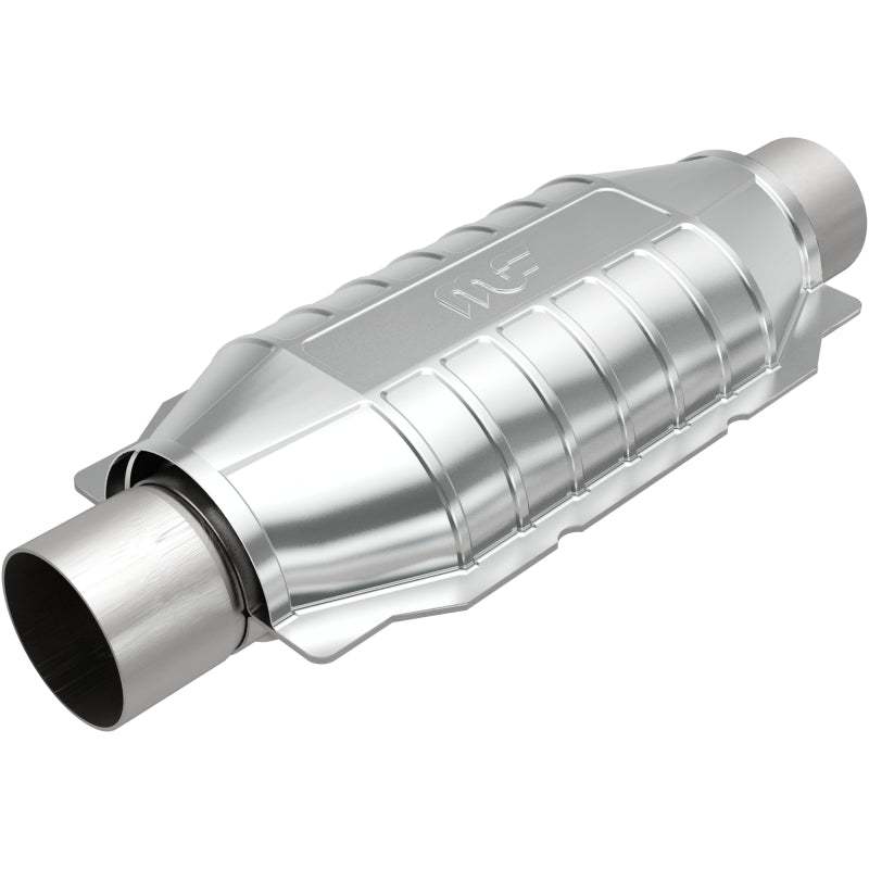 Magnaflow Conv Univ 2.5in Inlet/Outlet Center/Center Oval 12in Body L x 6.5in W x 16in Overall L