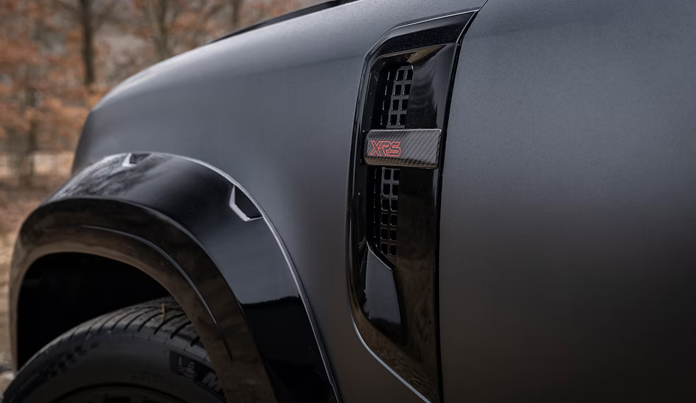 Urban Automotive Defender XRS Gloss Black & Visual Carbon Fiber Side Vents