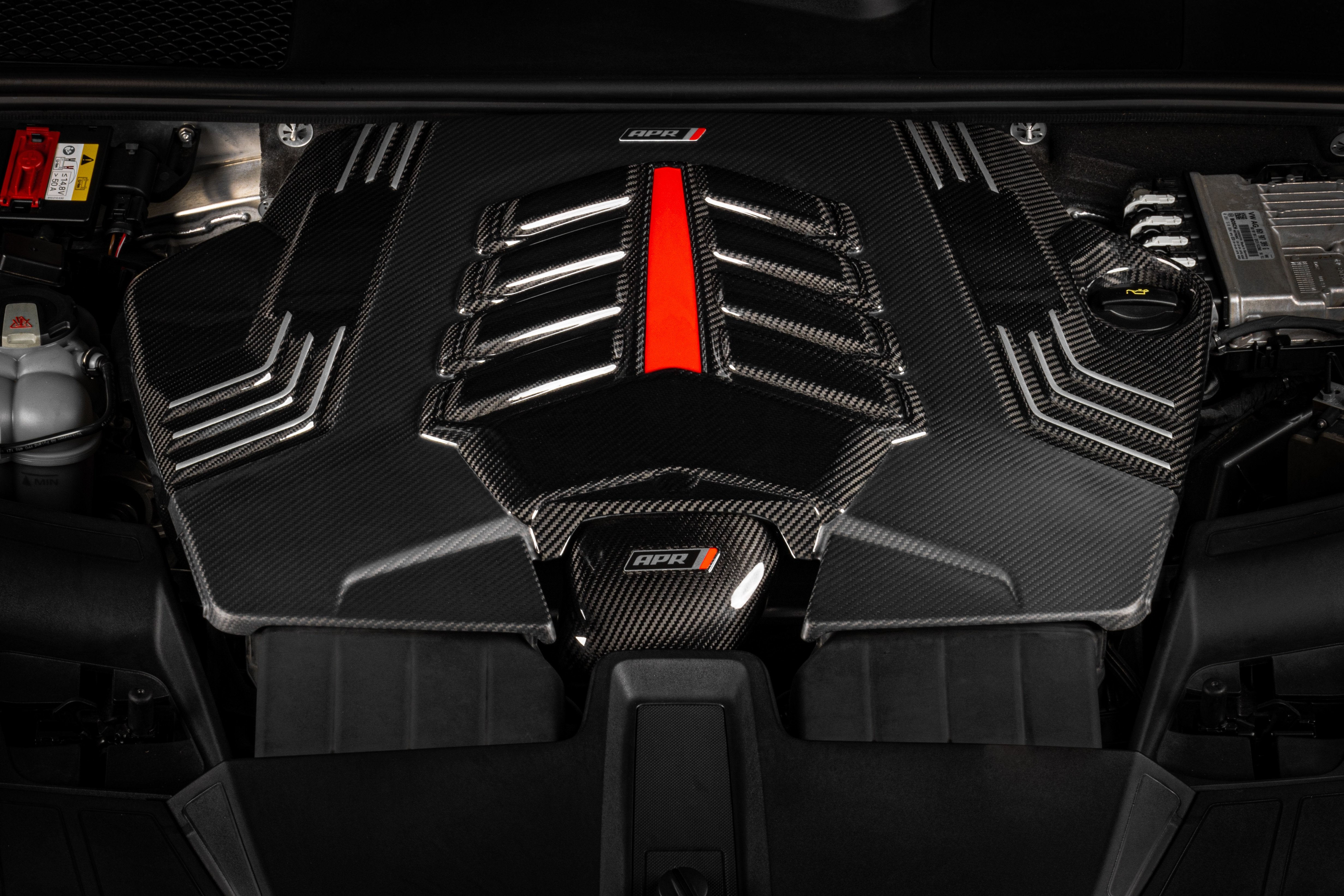 APR Carbon Fiber Engine Cover - Audi 4M Q7/Q8/SQ7/SQ8/RS Q8, Porsche Cayenne, Bentley Bentayga, Lamborghini Urus