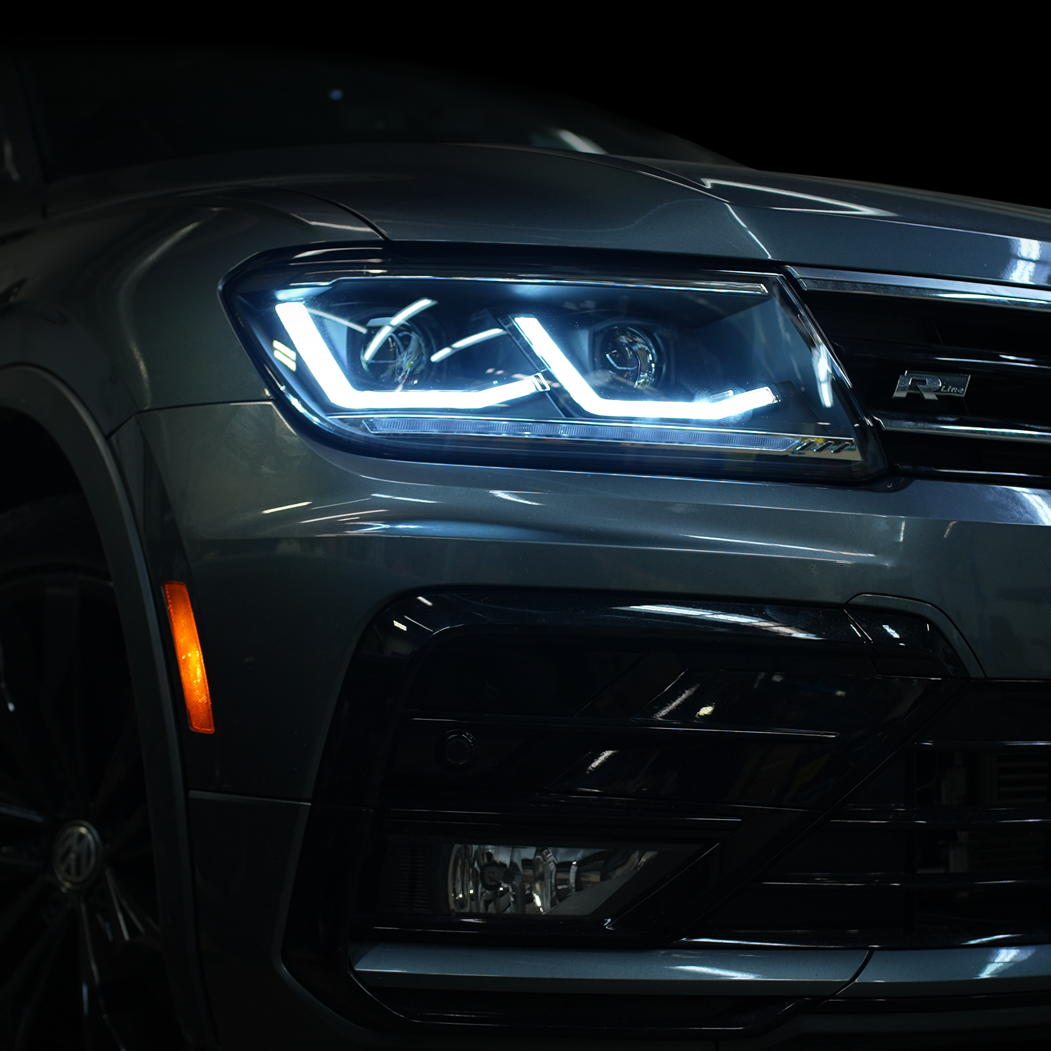 Illuminator Lighting Dynamic LED Headlights V2 5NA Tiguan (#62) - Scratch & Dent Parts