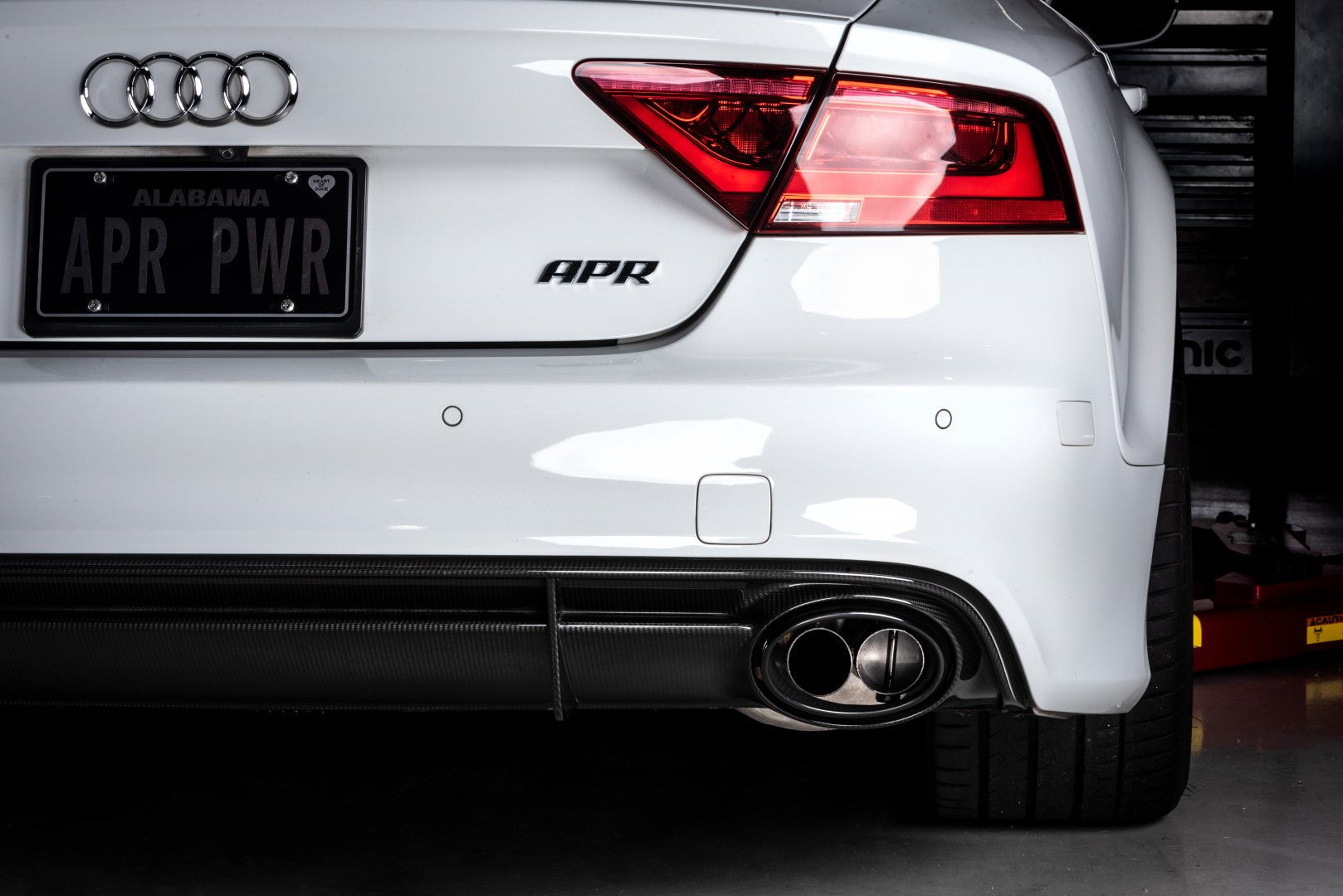 APR Catback Exhaust With Center Muffler - 4.0 TFSI - C7 RS6/RS7